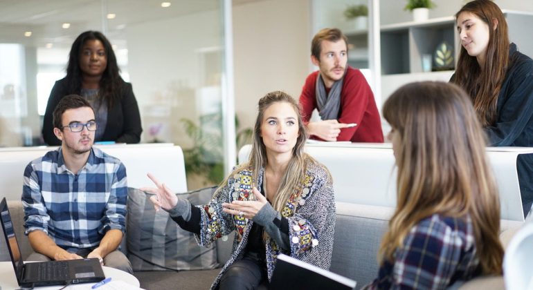 Neste artigo, vamos falar sobre o que é o brainstorming, como funciona, qual a sua importância e a relação com a Gestão da Qualidade.